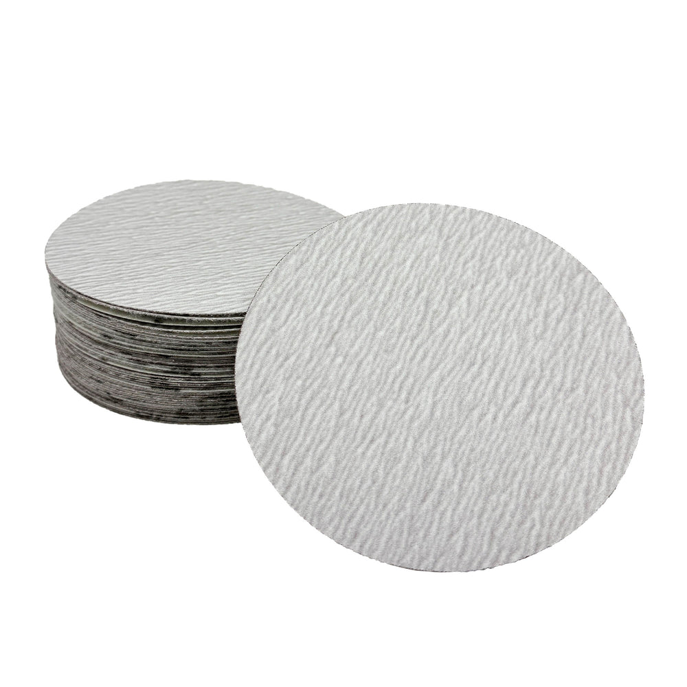 Pack of 50 white and gold 5 and 6 hook & loop aluminum oxide sanding discs for metal polishing.